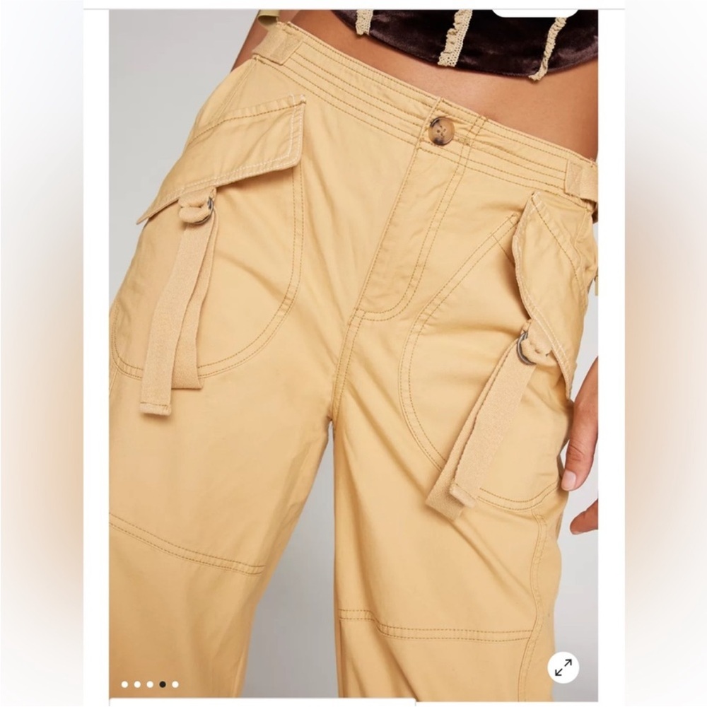 UO x Kimchi Blue Deena Khaki Utility Cargo Capri Pants - Picture 4 of 5